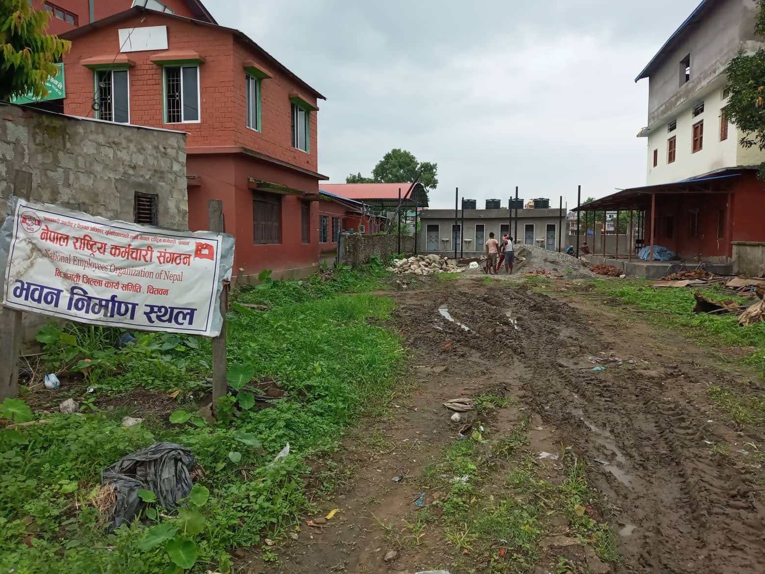 सरकारी जग्गा हडपेर माओवादी निकटका कर्मचारीले बनाए भवन