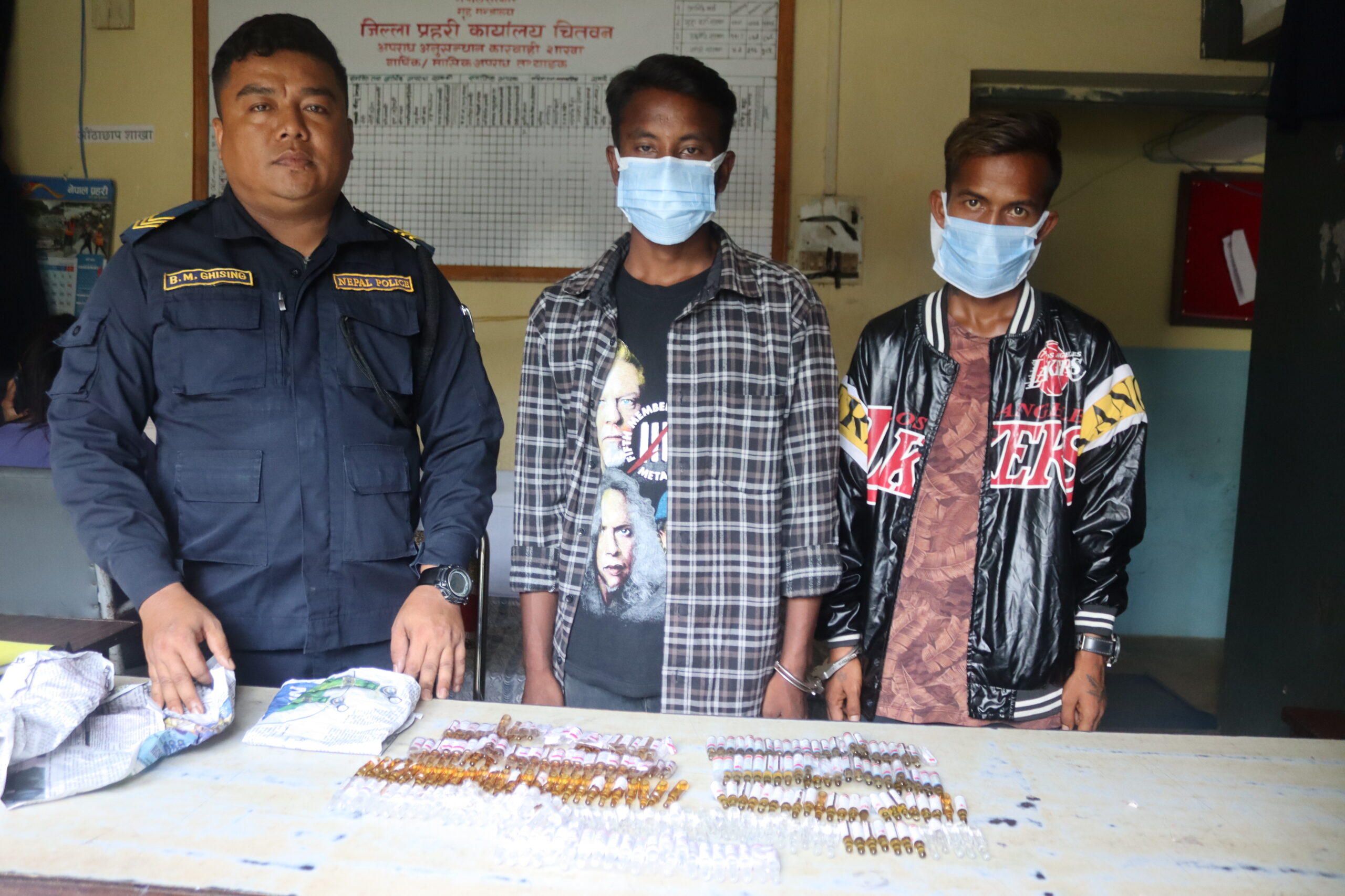 लागुऔषधसहित दुईजना पक्राउ