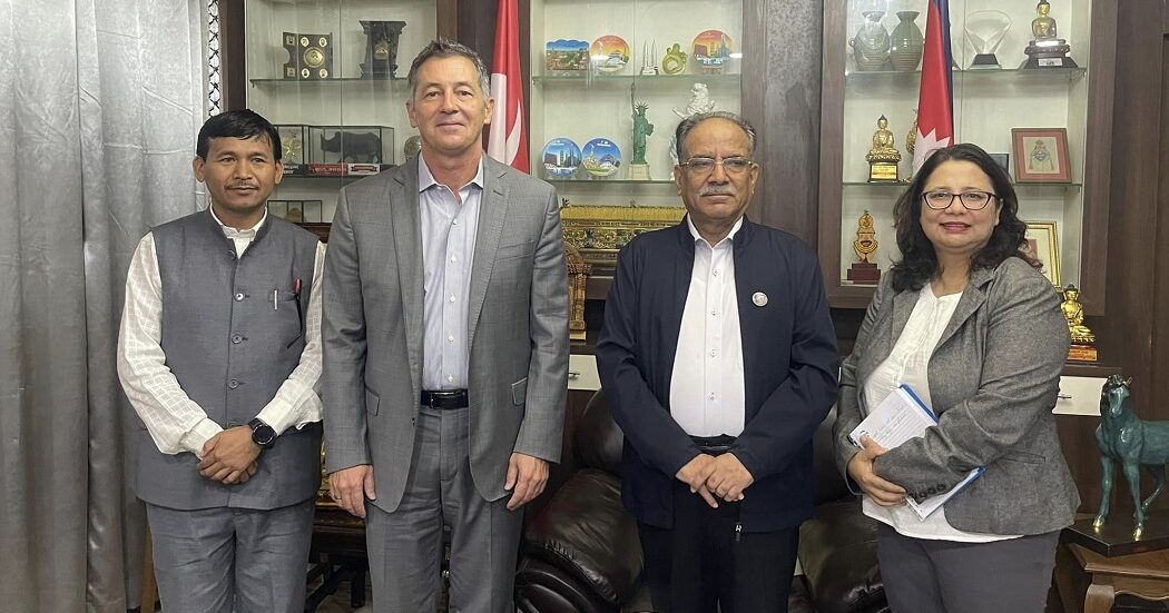 प्रचण्डलाई भेट्न अमेरिकी राजदूत बेरी खुमलटारमा