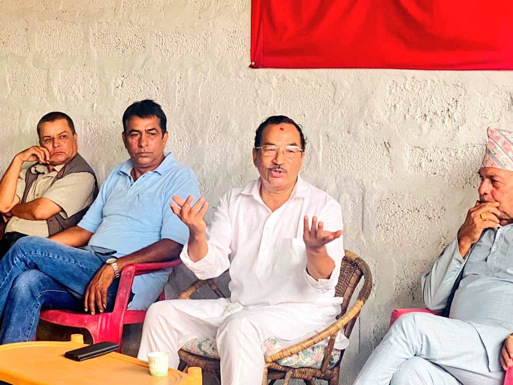 निर्वाचन नजिकिएसँगै थापालाई छिमेकी भेट्न भ्याई नभ्याई