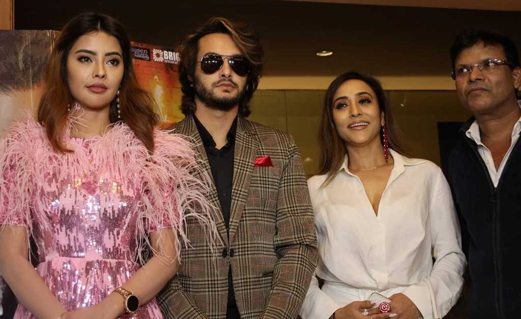 विश्वभर प्रेमगीत ३ प्रदर्शन, मुम्बईको विशेष शोमा खुलेका प्रदीप र क्रिस्टिना (फोटोहरु)