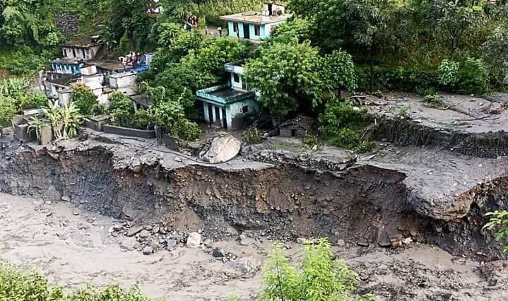 दार्चुलामा बाढी पहिरोको बितण्डा : कम्तिमा पाँचको मृत्यु, चार जना बेपत्ता