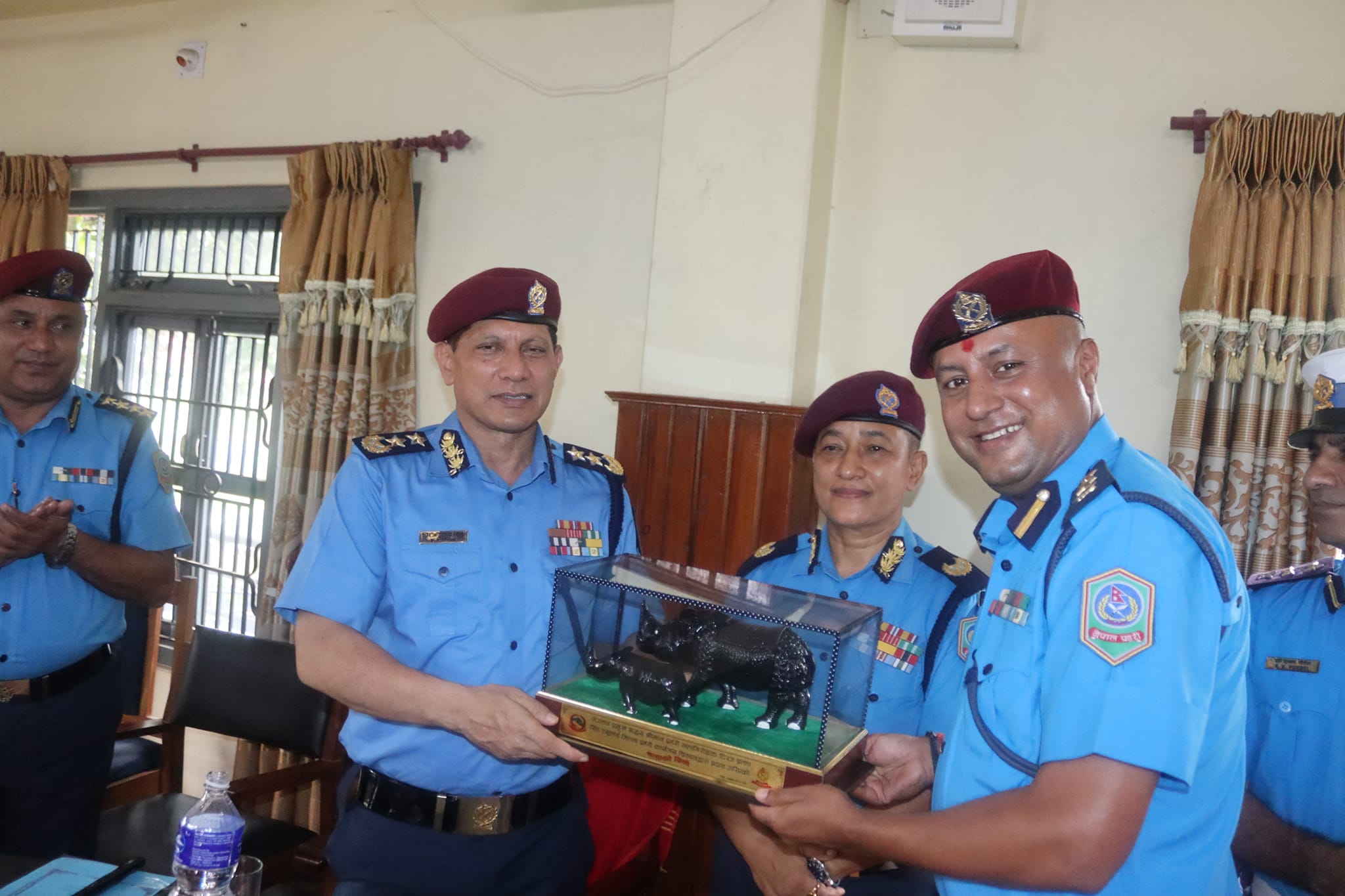 प्रहरी महानिरीक्षक सिंह चितवनमा, निर्वाचनका लागि तयारी रहन निर्देशन