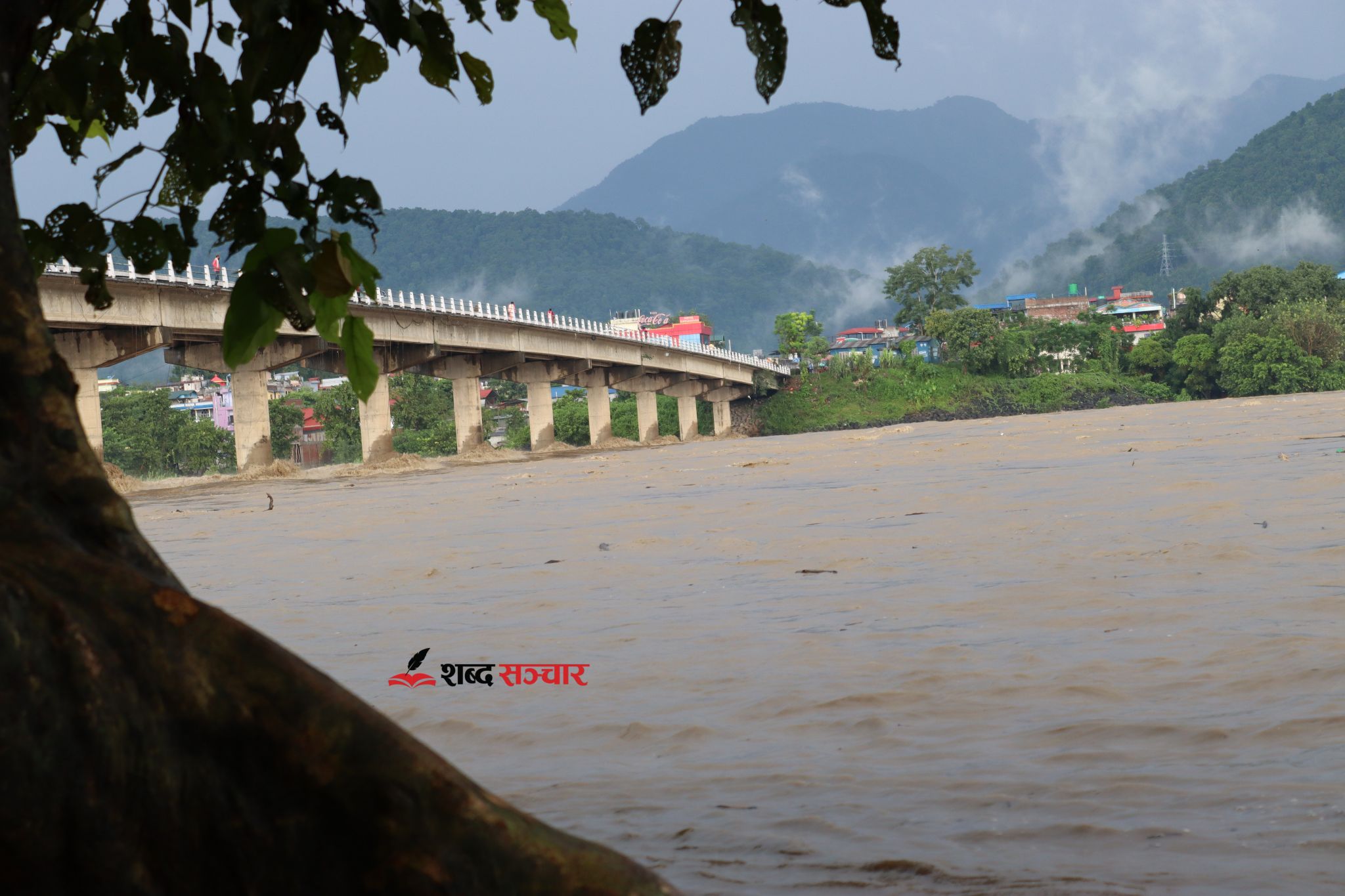 नारायणी नदीमा बाढीको सतह खतराको तह नजिक (फोटो फिचर)