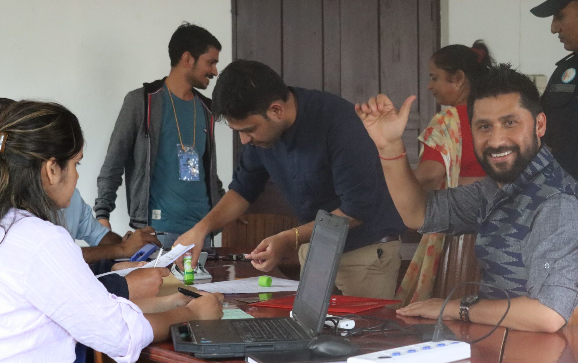 रबिले चितवन २ बाट उम्मेद्धारी दर्ता गराए (फोटो फिचर)