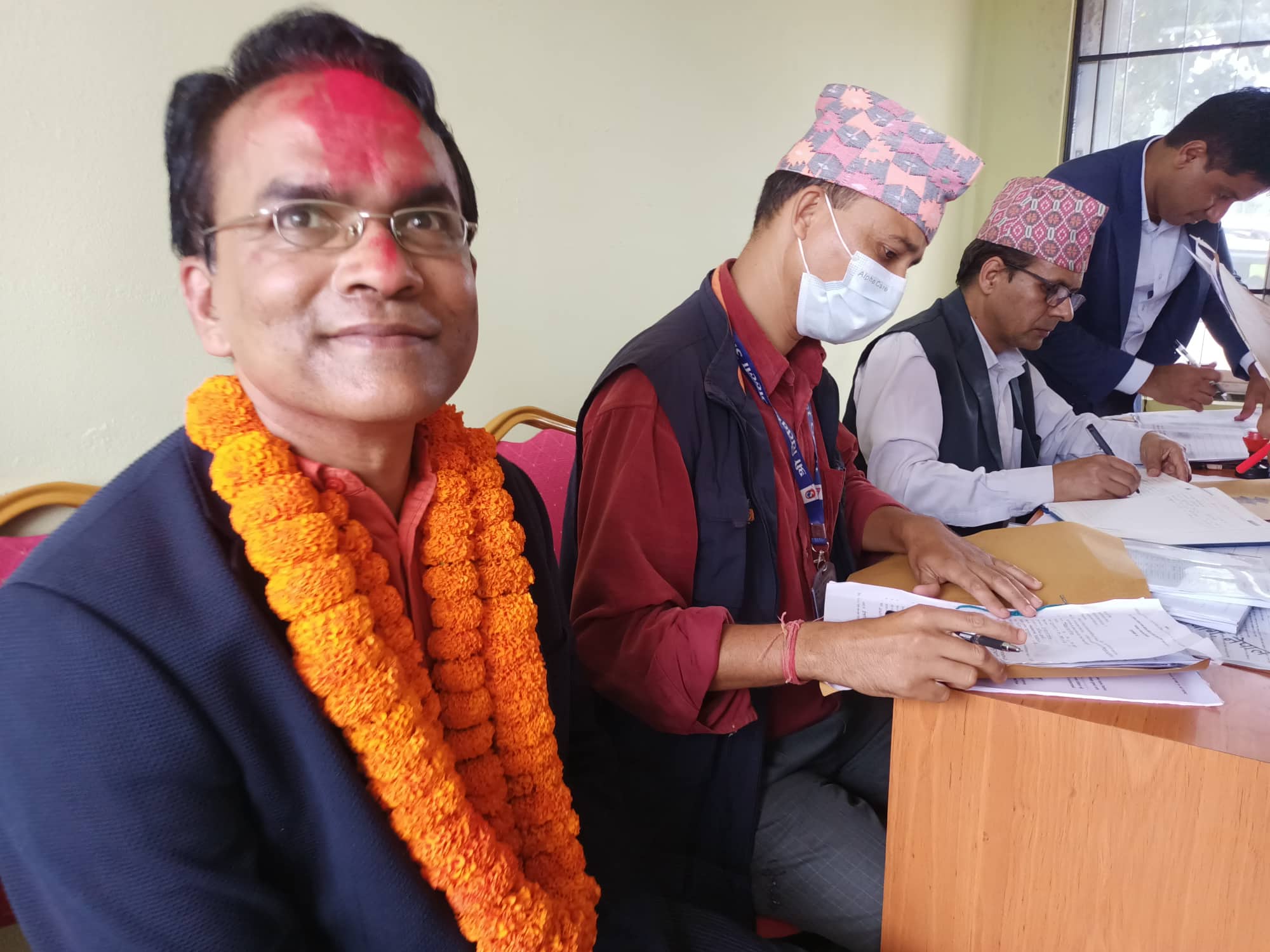 चितवन १ मा कांग्रेस उमेदवार पौडेल विरुद्ध बागी उमेदवार बुर्लाकोटीको उजुरी