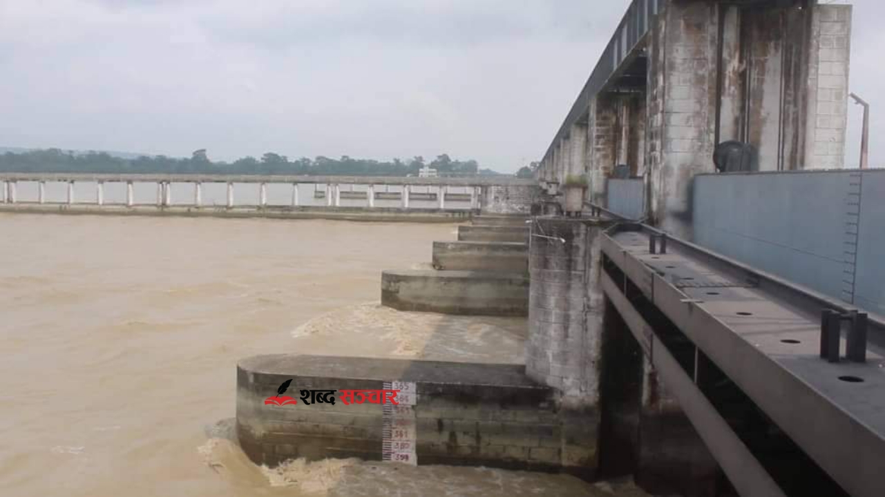 लगातारको वर्षाले नारायणी नदीमा पानीको बहाब बढ्यो, गण्डकका २२ वटा ढोका खोलिए