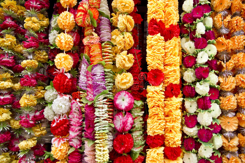 प्लाष्टिकको फूलमालाको कारोबार गर्नेलाई एकलाखसम्म जरिवाना