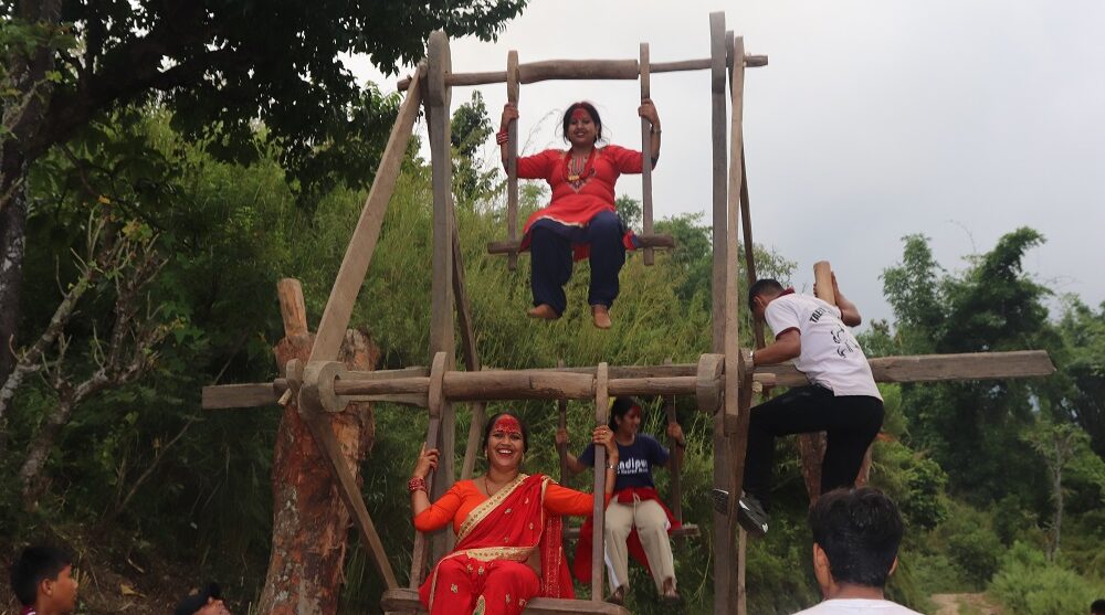 गाउँघरमा देखिन छाडे रोटे पिङ