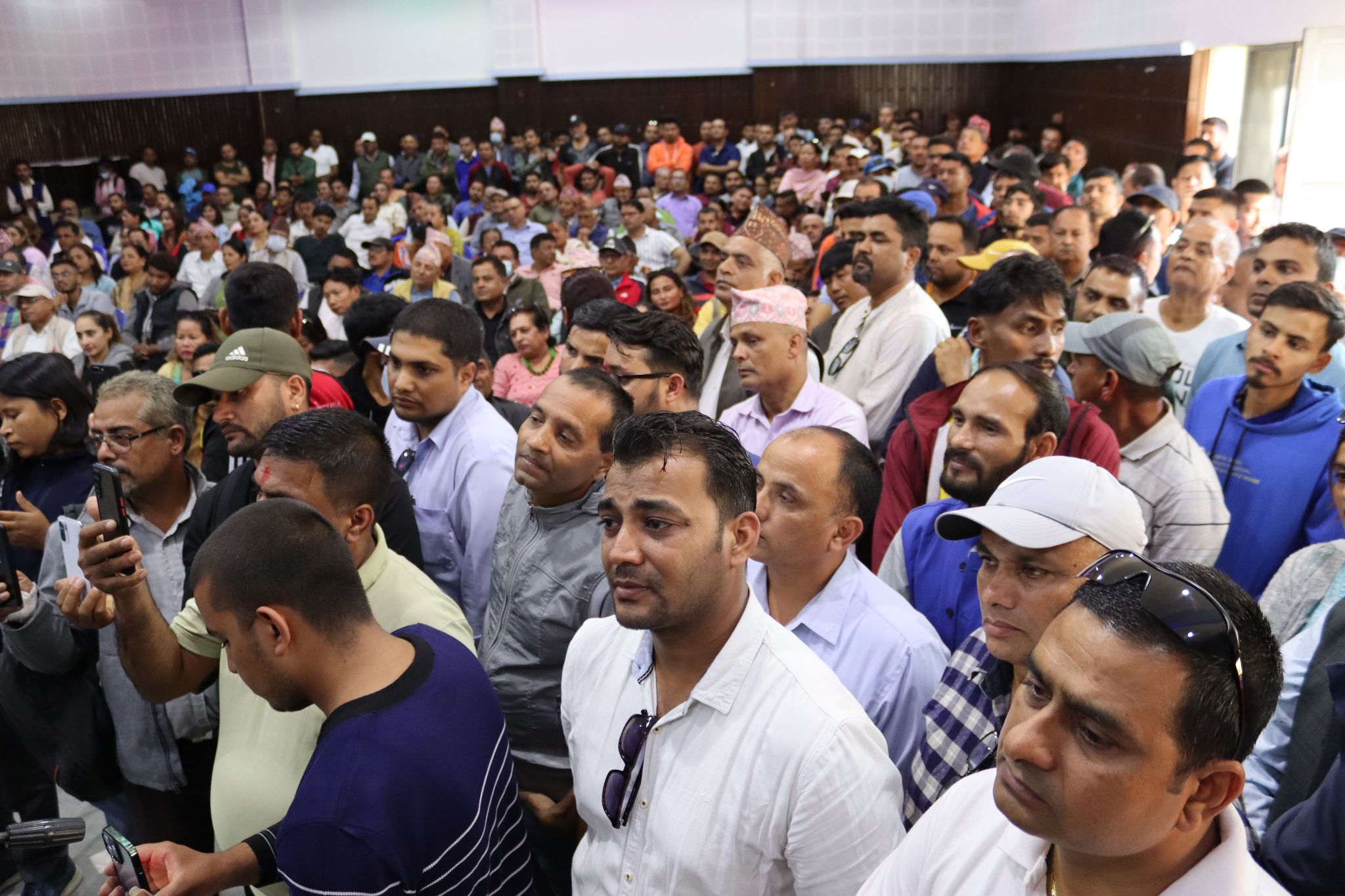 चुनावको मुखमा गठबन्धनलाई धक्का, कोइरालाको कार्यक्रममा कार्यकर्ता खचाखच (फोटोहरु)