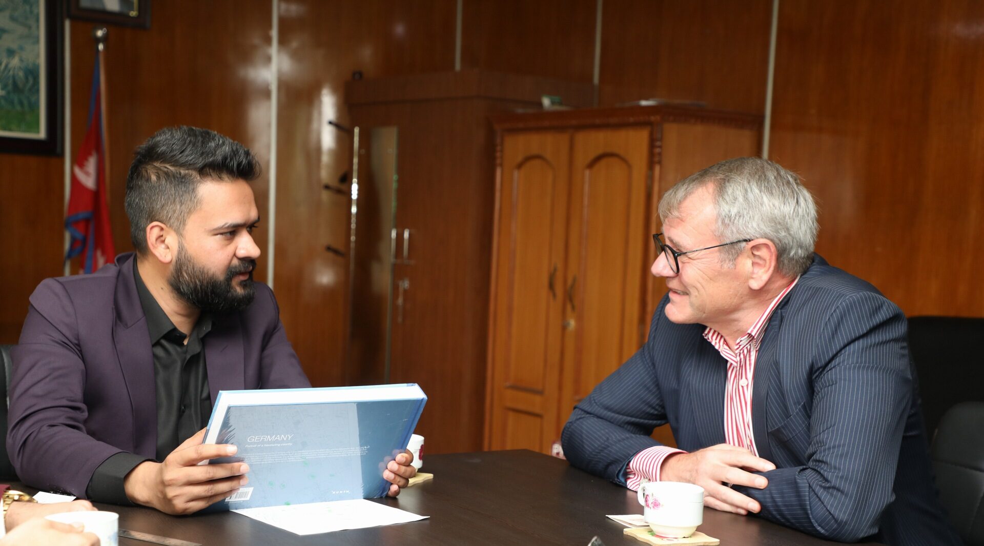 बालेनसँग जर्मन राजदूत डा प्रिन्सको भेट, दिगो फोहोर व्यवस्थापनको चर्चा