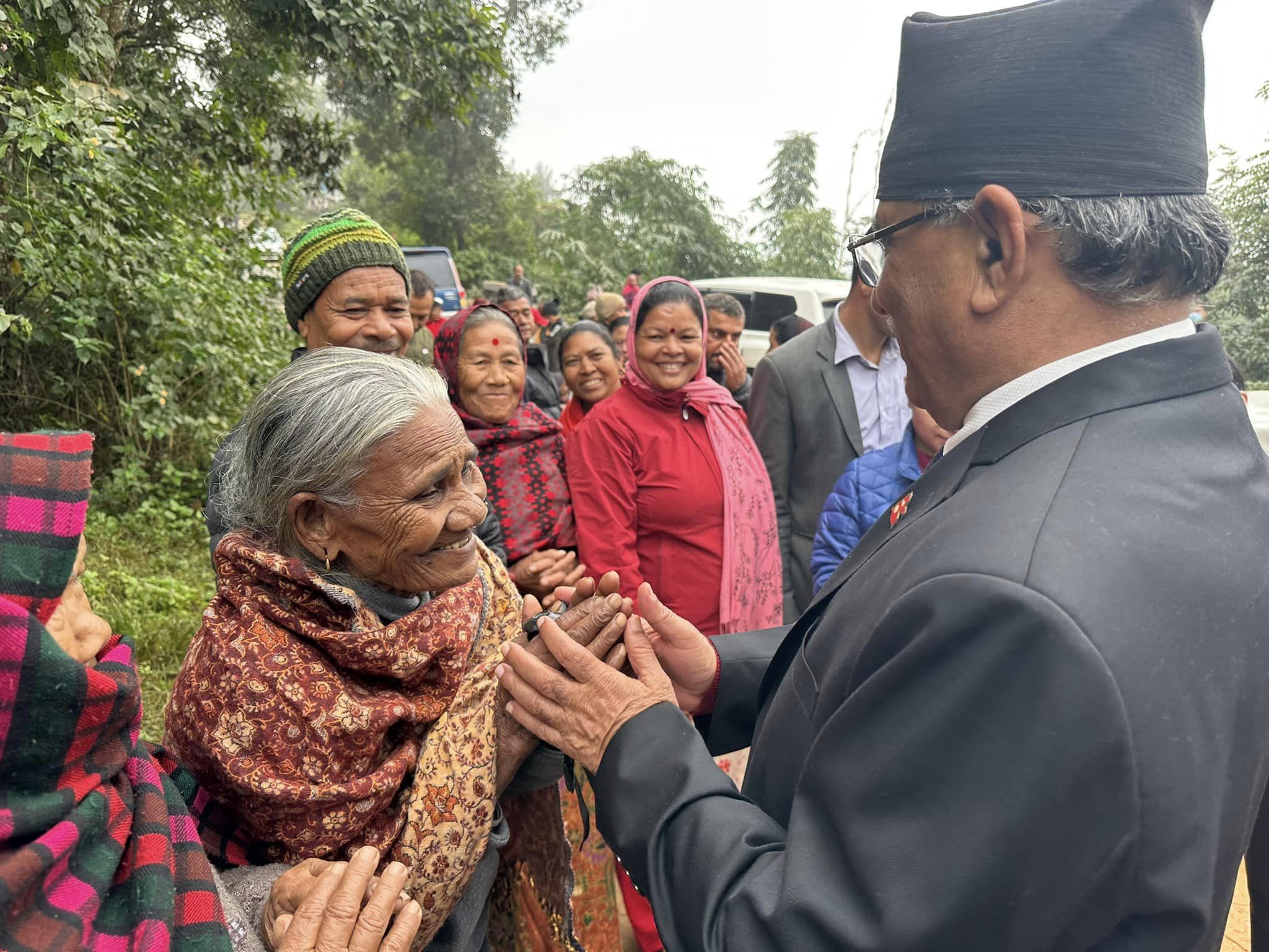 भरतपुरमा भोट खसालेर गोरखा पुगे प्रचण्ड (फोटोहरु)