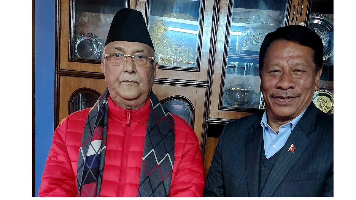 एमाले अध्यक्ष केपी ओली र कांग्रेस नेता प्रकाशमान सिंहबीच भेट