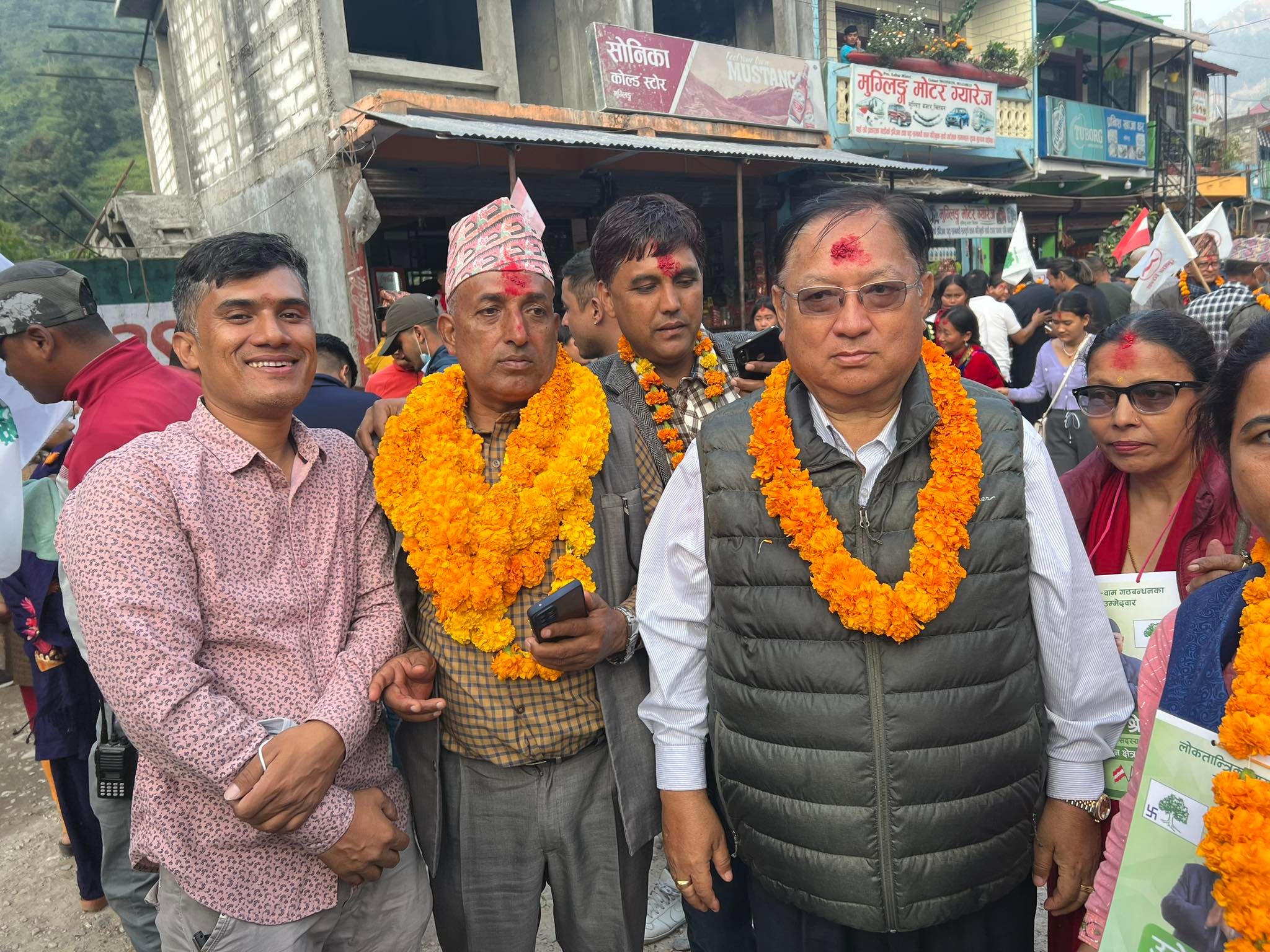 मतदाताले उमेश श्रेष्ठलाई भने–अरु पार्टीको विश्वास गुम्यो, अब हाम्रो भोट तपाईलाई