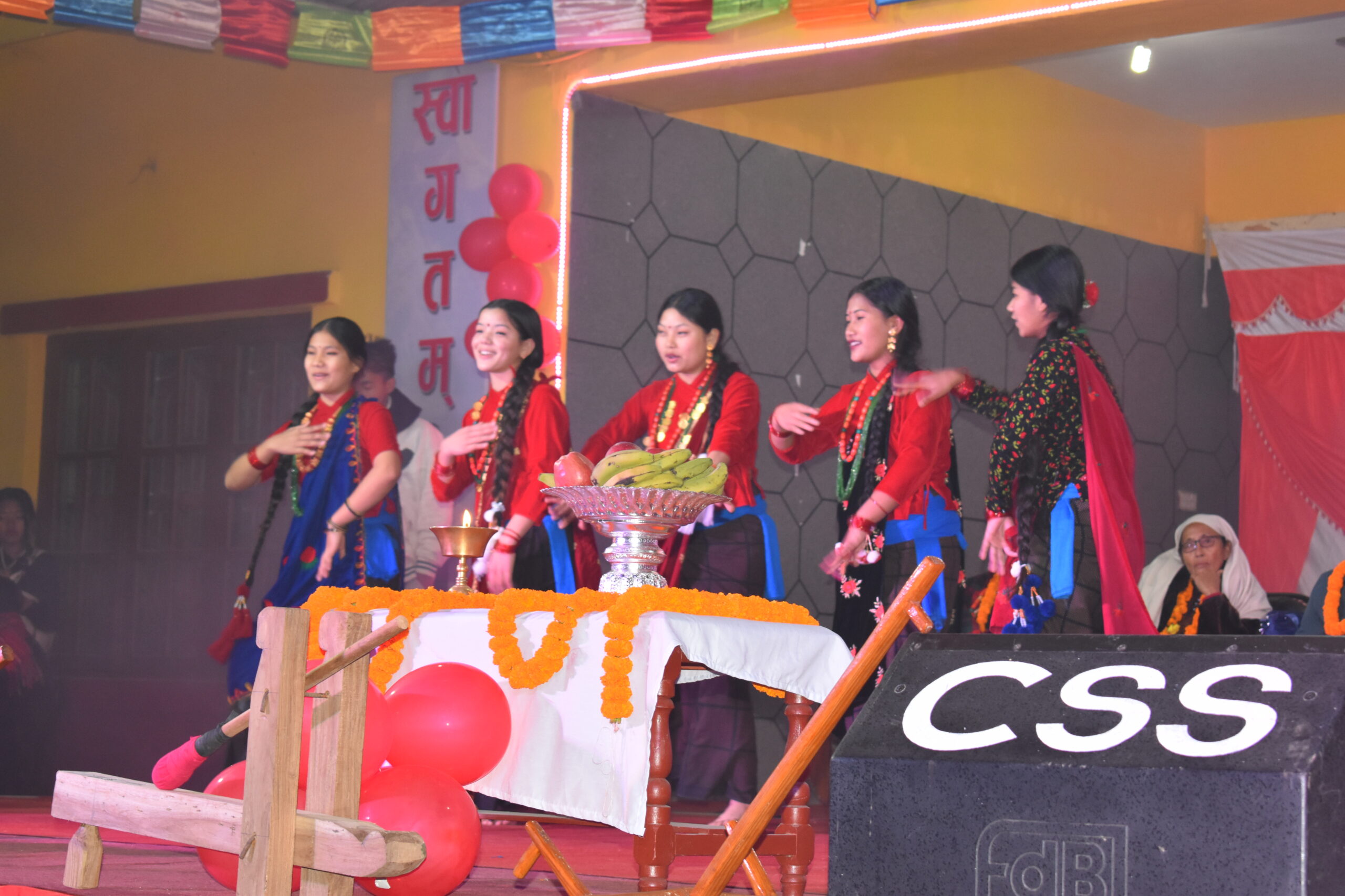 ल्होसारमा कलाकारहरूको बेजोड प्रस्तुति