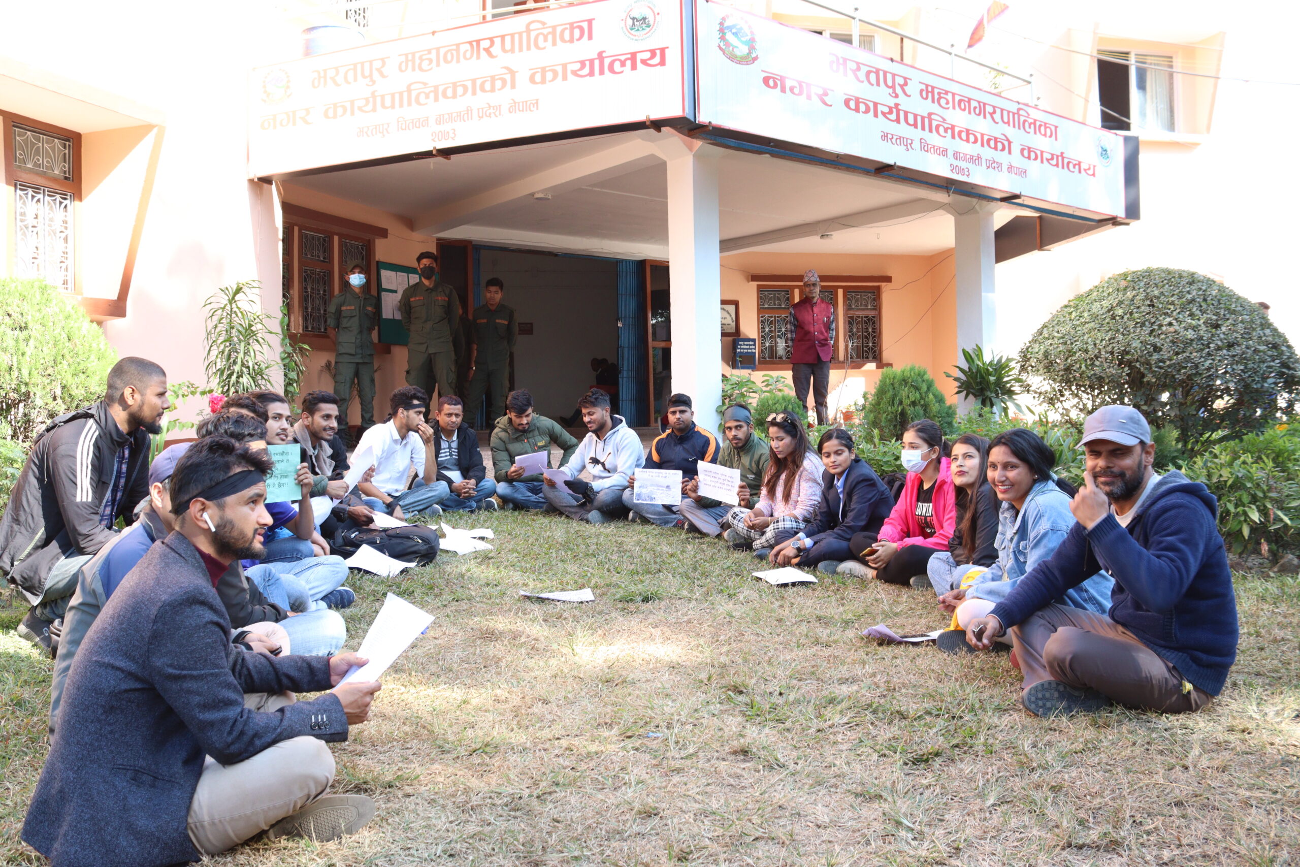 नदी किनारमा डम्प गरेको फोहोर ननिकाले अभियान्ता सर्वाेच्च जाने