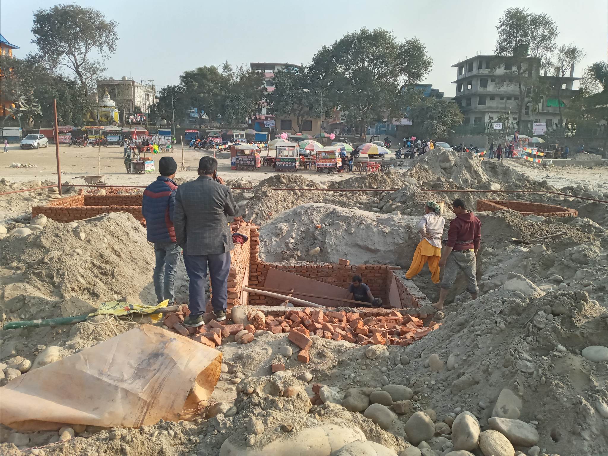 नारायणी किनारमा हवन मण्डप र पञ्च कुण्ड धमाधम बनाइँदै