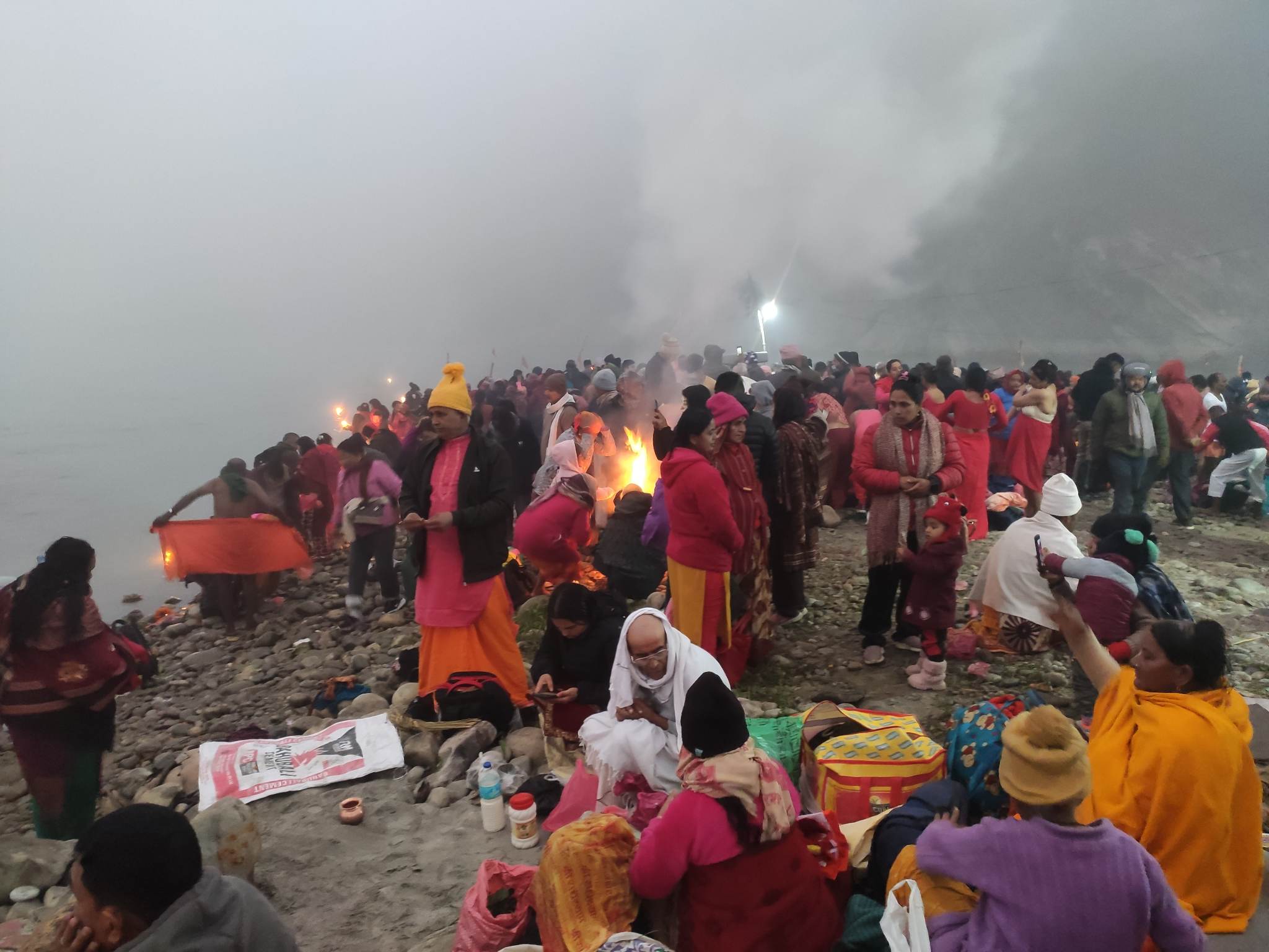 आज माघे संक्रान्ति, देवघाटमा भक्तजनको भीड