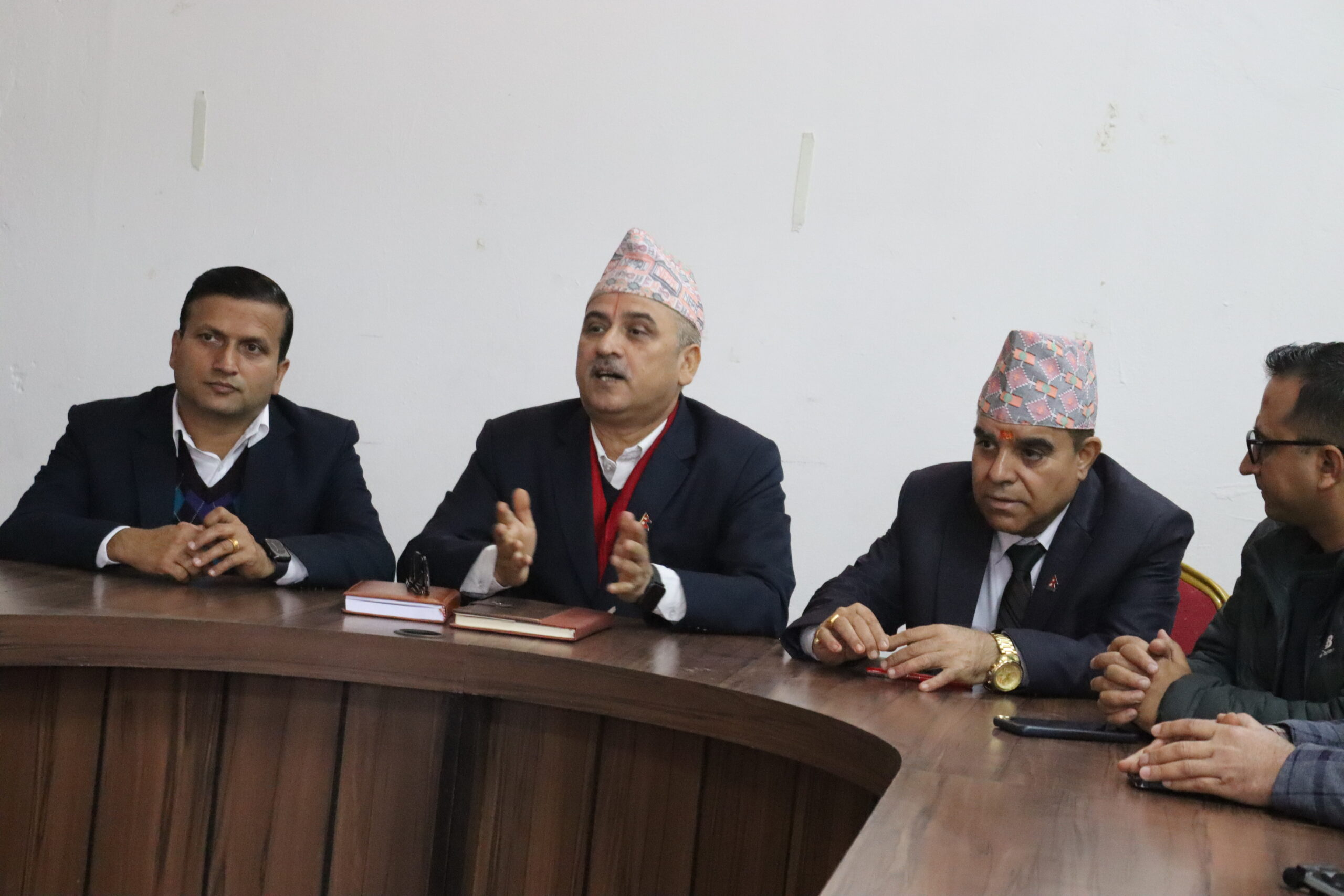 चितवनका नयाँ सिडिओ भन्छन्–राष्ट्रिय परिचयपत्र र राहदानी वितरण सहज बनाउंँछु