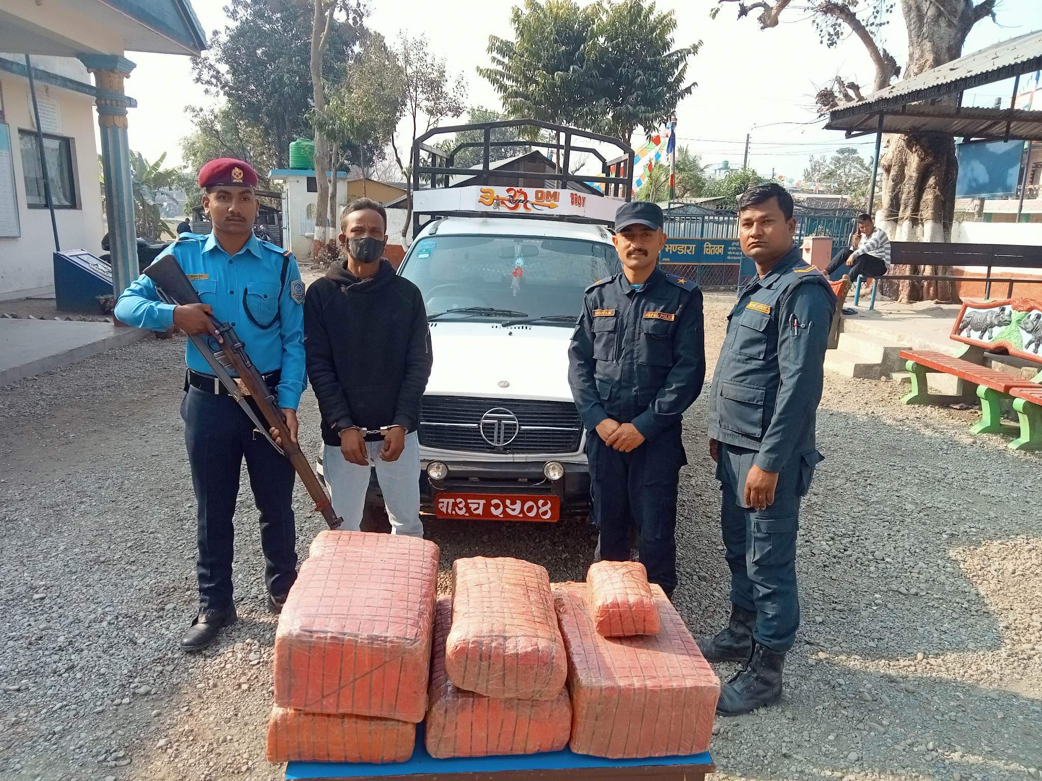 लागुऔषध गाँजा ओसारपसारमा संलग्न नाबालकसहित दुई जना पक्राउ