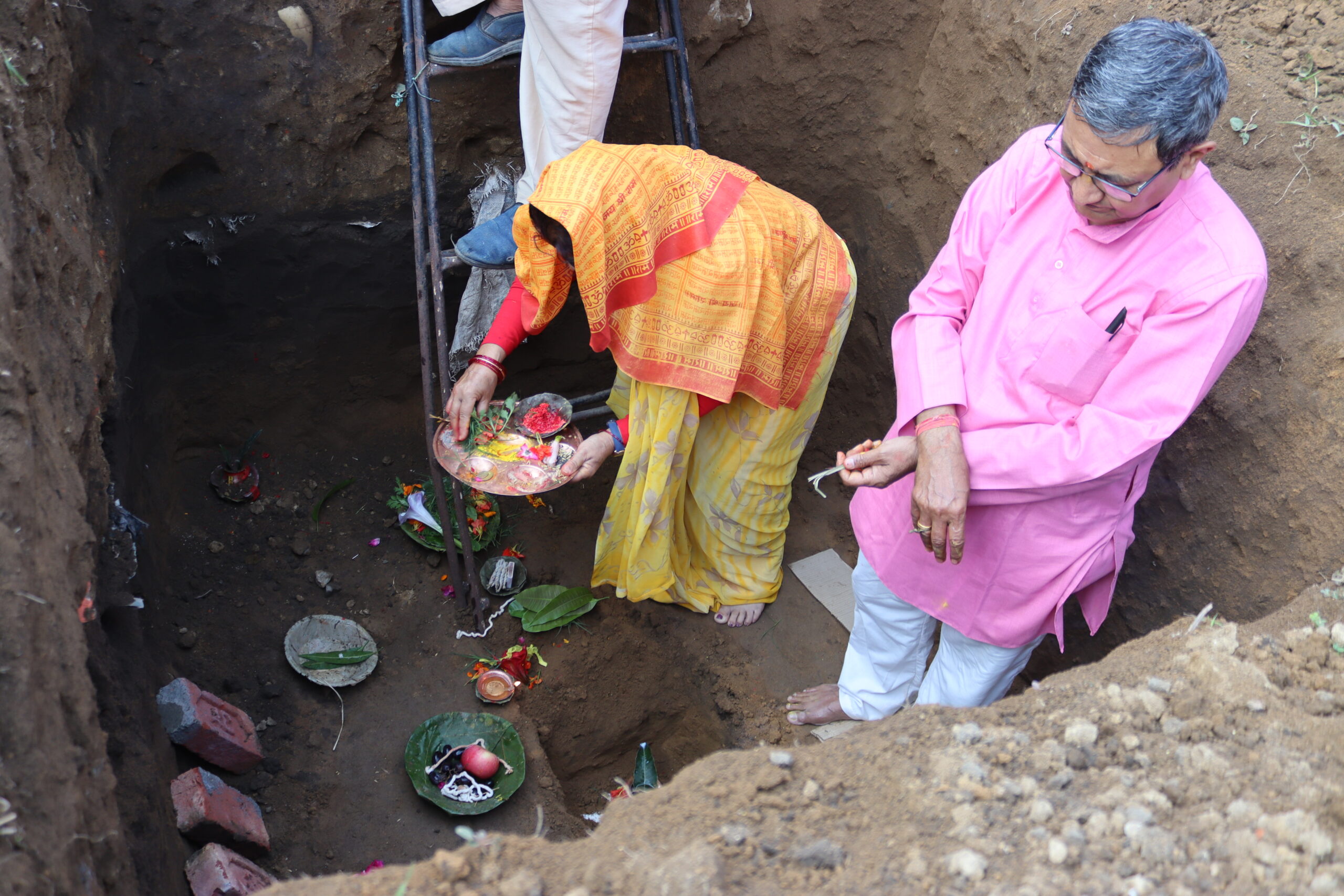 छोराको स्मृतिमा ज्येष्ठ नागरिक भवनलाई आर्थिक सहयोग