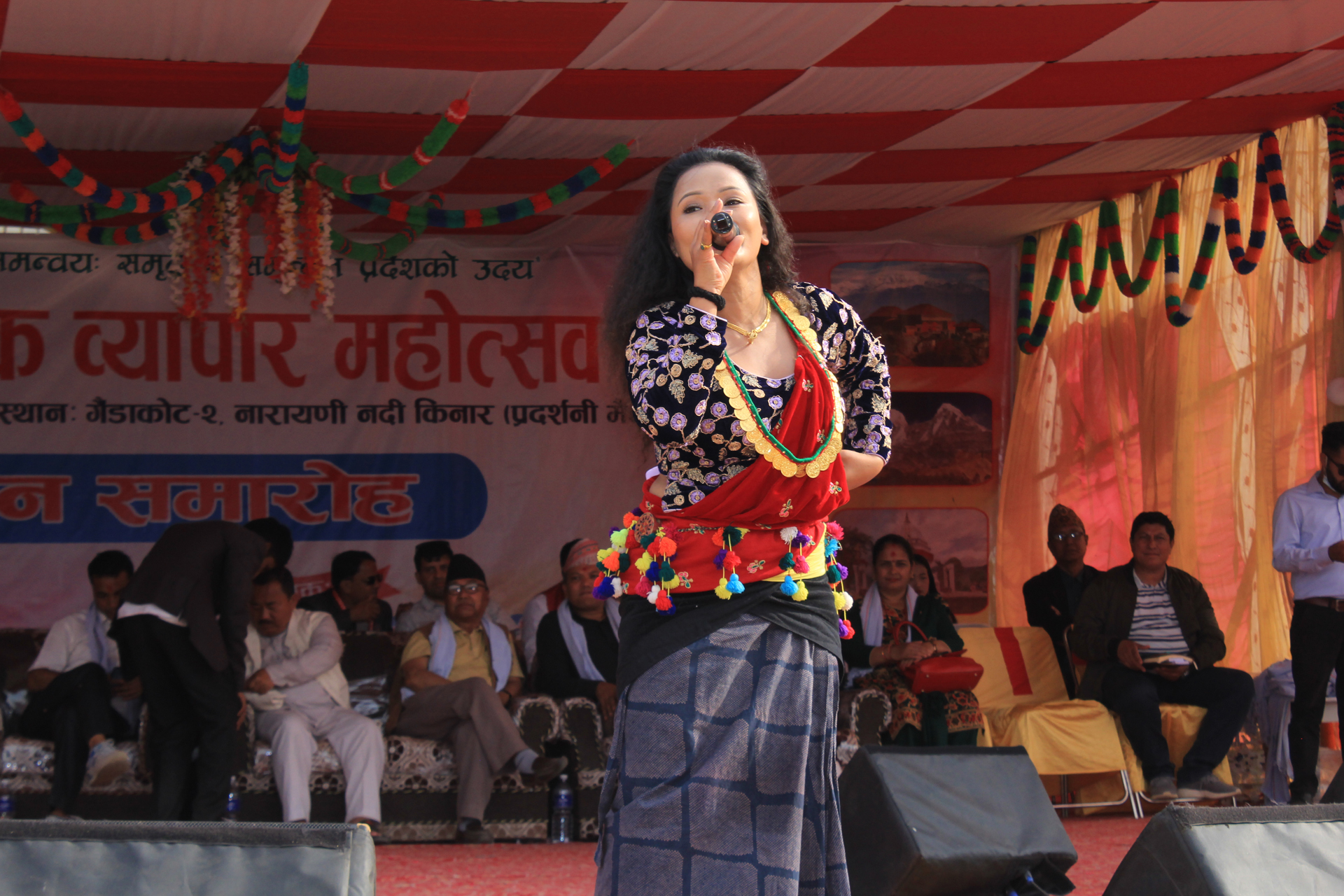 दश हजार दर्शकद्वारा औद्योगिक व्यापार मेलाको अवलोकन
