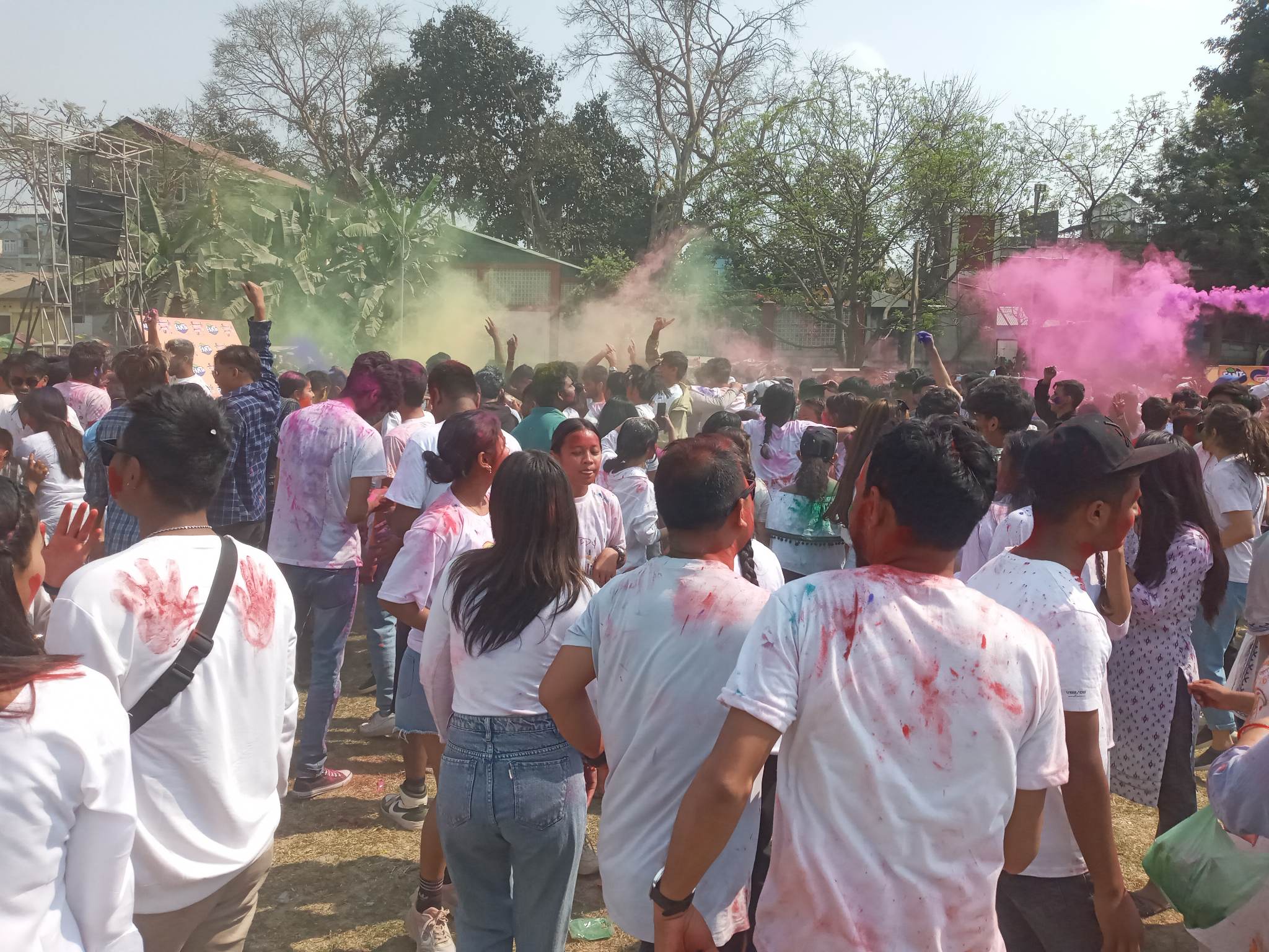 चितवनमा सभ्य र सुरक्षित तरिकाले मनाइयो होली