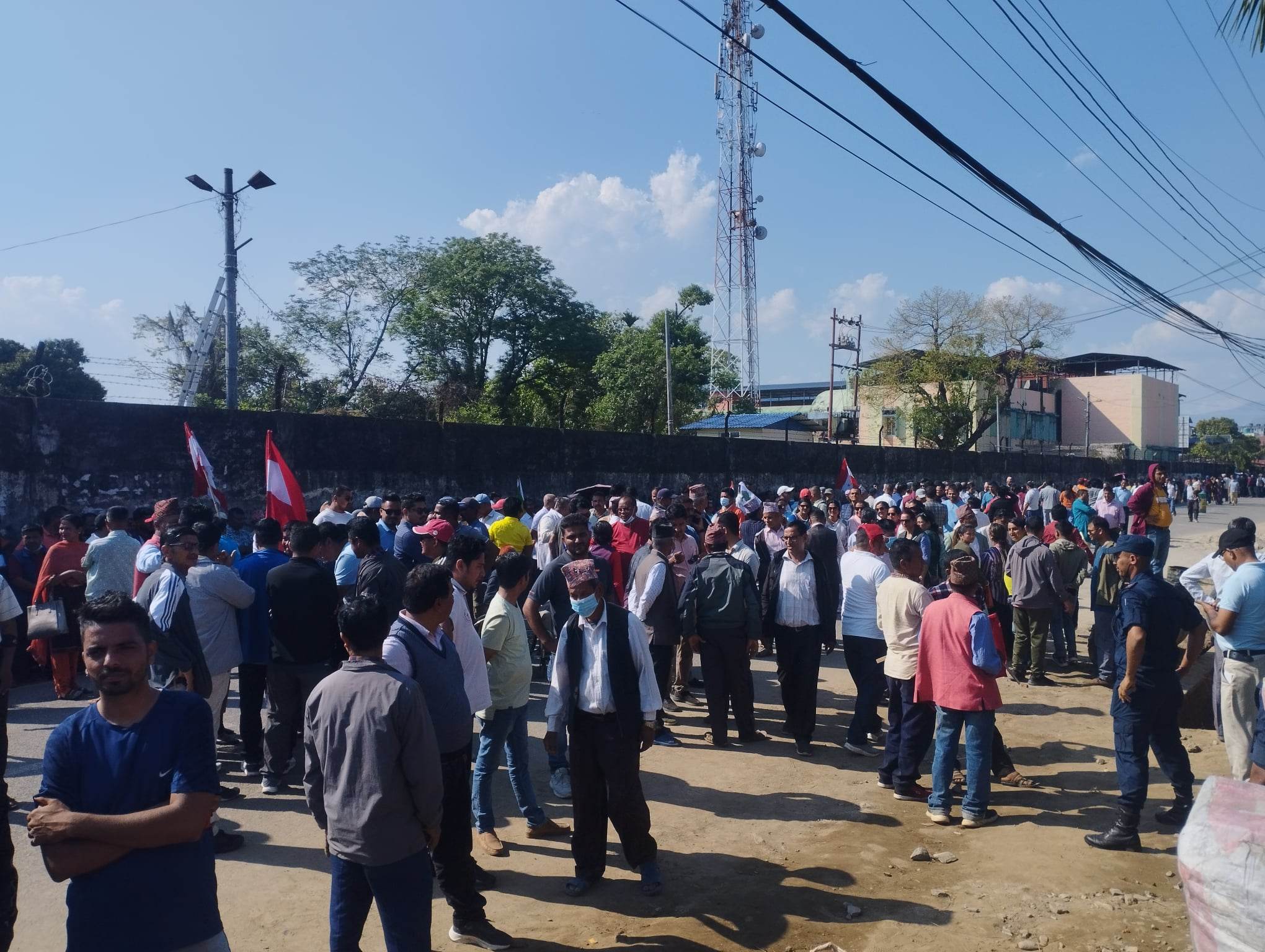 चितवन २ : मुख्य राजनीतिक दलबाटै निर्वाचन आचारसंहिता उल्लंघन