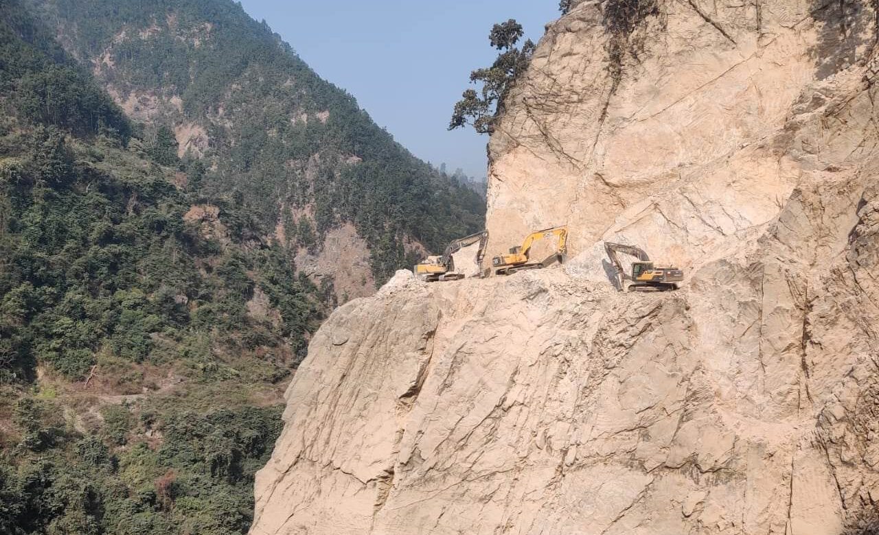 नारायणगढ–मुग्लिन सडकको पहाड काट्न कात्तिकपछि मात्र विस्फोट