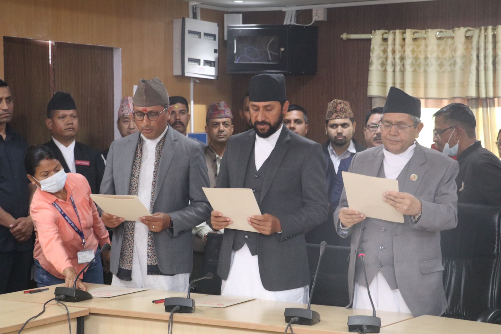 रवि र स्वर्णिमले लिए शपथ, उपेन्द्र यादव अनुपस्थित