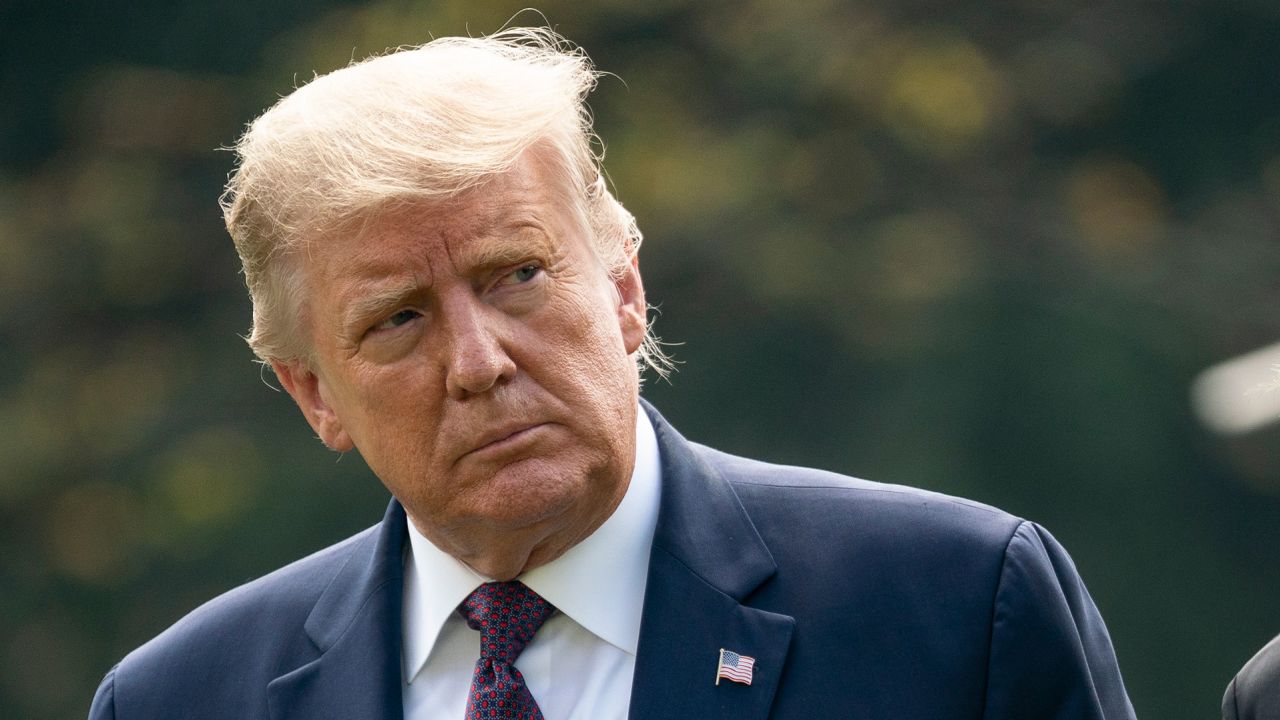 अमेरिकाका पूर्वराष्ट्रपति डोनाल्ड ट्रम्प पक्राउ