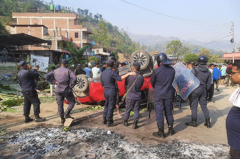 धादिङमा धारिलो हतियार प्रहार गरी एक जनाको हत्या, स्थानीयले जलाए गाडी