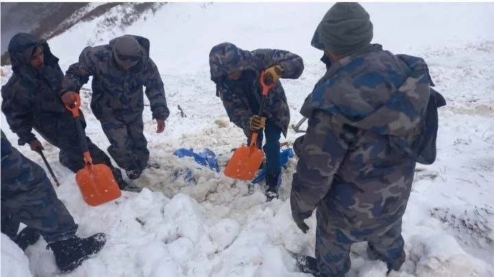 दार्चुला हिमपहिरोः सात जनाको उद्धार, पाँच अझै बेपत्ता