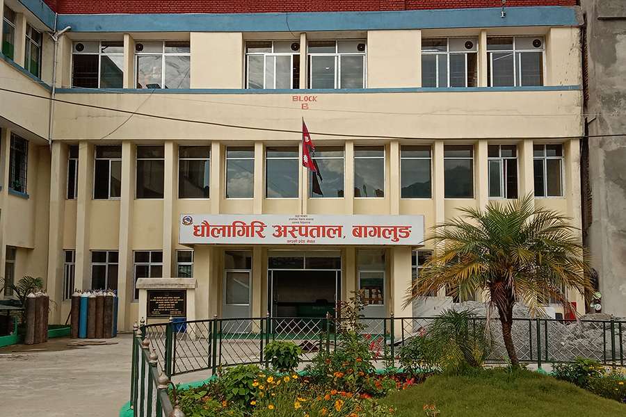 बागलुङको धौलागिरि अस्पतालमा अहिलेसम्मकै बढी तौल भएको बच्चाको जन्म