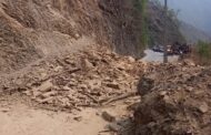 सुख्खा पहिरोले नारायणगढ मुग्लिन सडकखण्ड अवरुद्ध