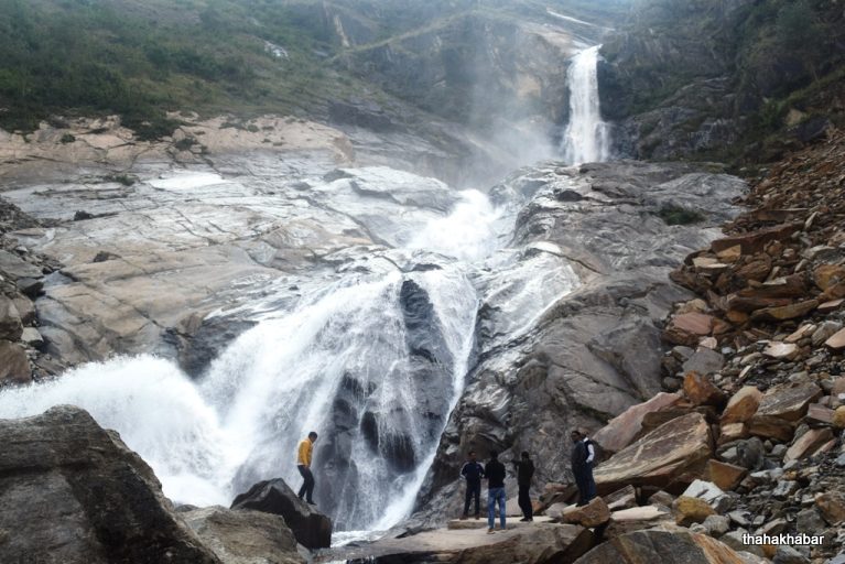 रुप्से झरना अवलोकन गर्ने क्रममा एक जनाको मृत्यु