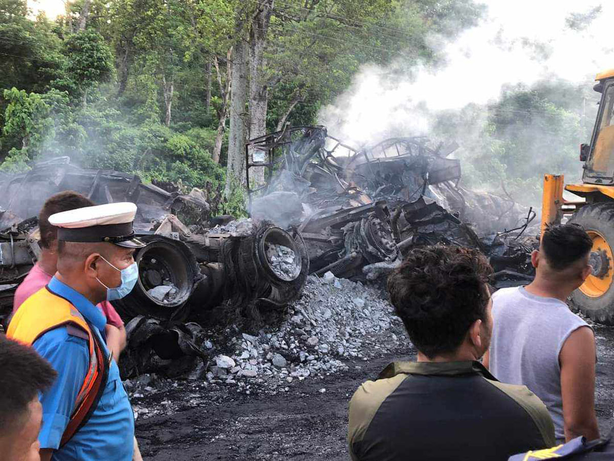 मकवानपुरमा दुई ट्रक आपसमा ठोक्किदा चितवनका एकसहित तीन जनाको मृत्यु