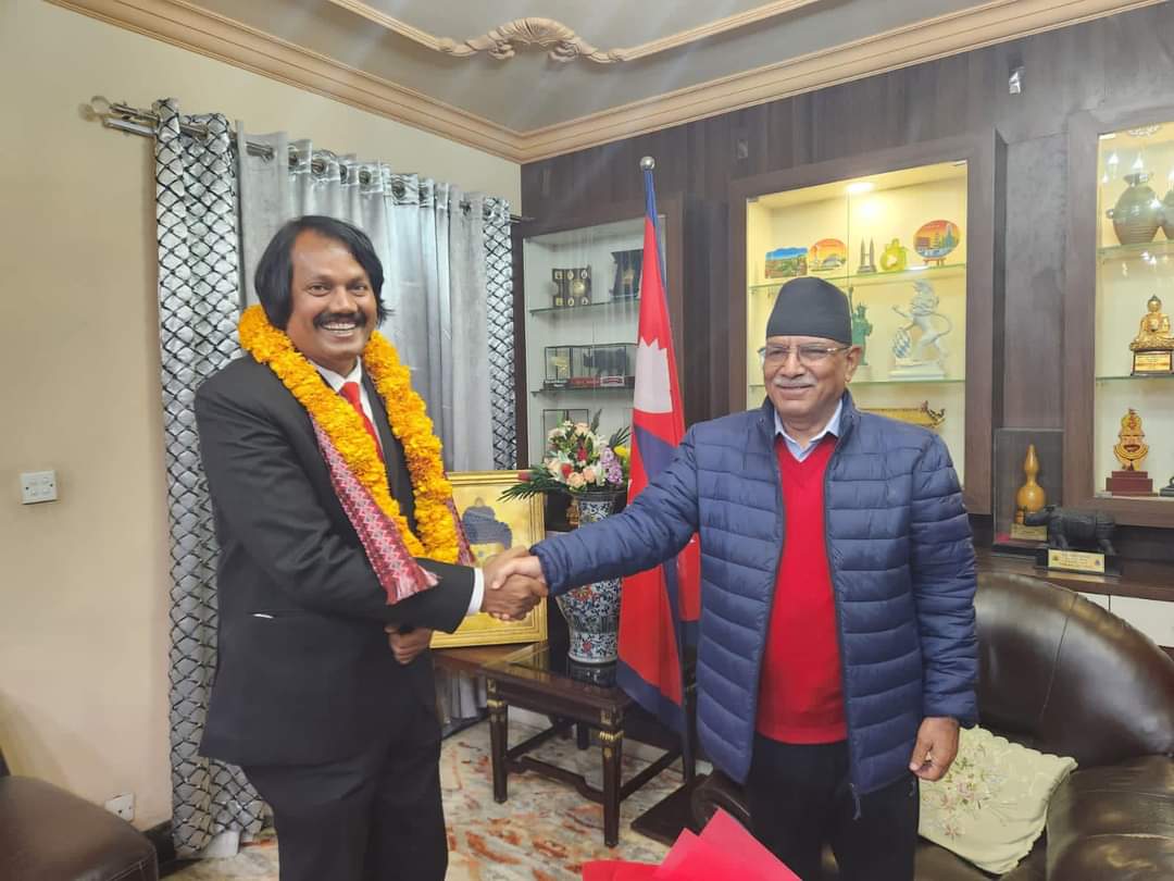 समर्थन फिर्ता लिन पुगेका राउतलाई प्रचण्डले भने– रोजेकै मन्त्रालय दिन्छु