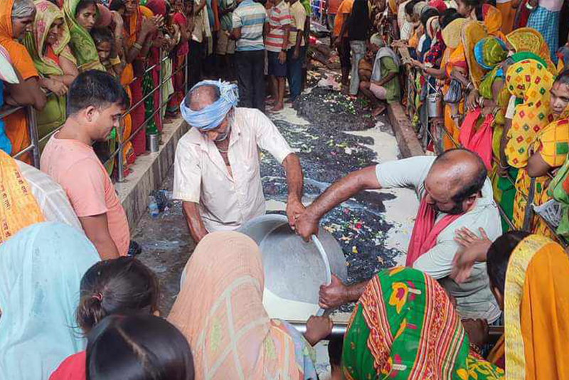 पानी माग्दै धनुष मन्दिरमा पाँच सय लिटर दूध चढाइयो