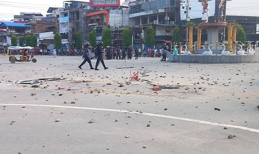 स्कुटरलाई टिपरले दियो ठक्कर, इटहरी तनावग्रस्त
