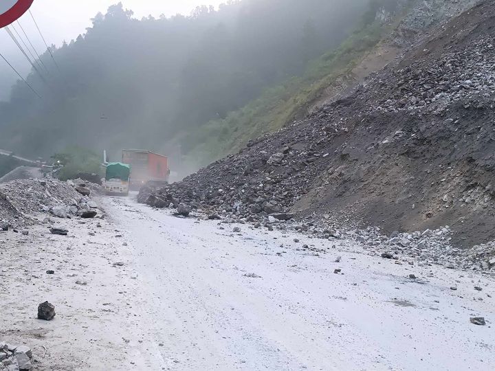 पहिरो खसेर नारायणगढ–मुग्लिन सडक एकतर्फी