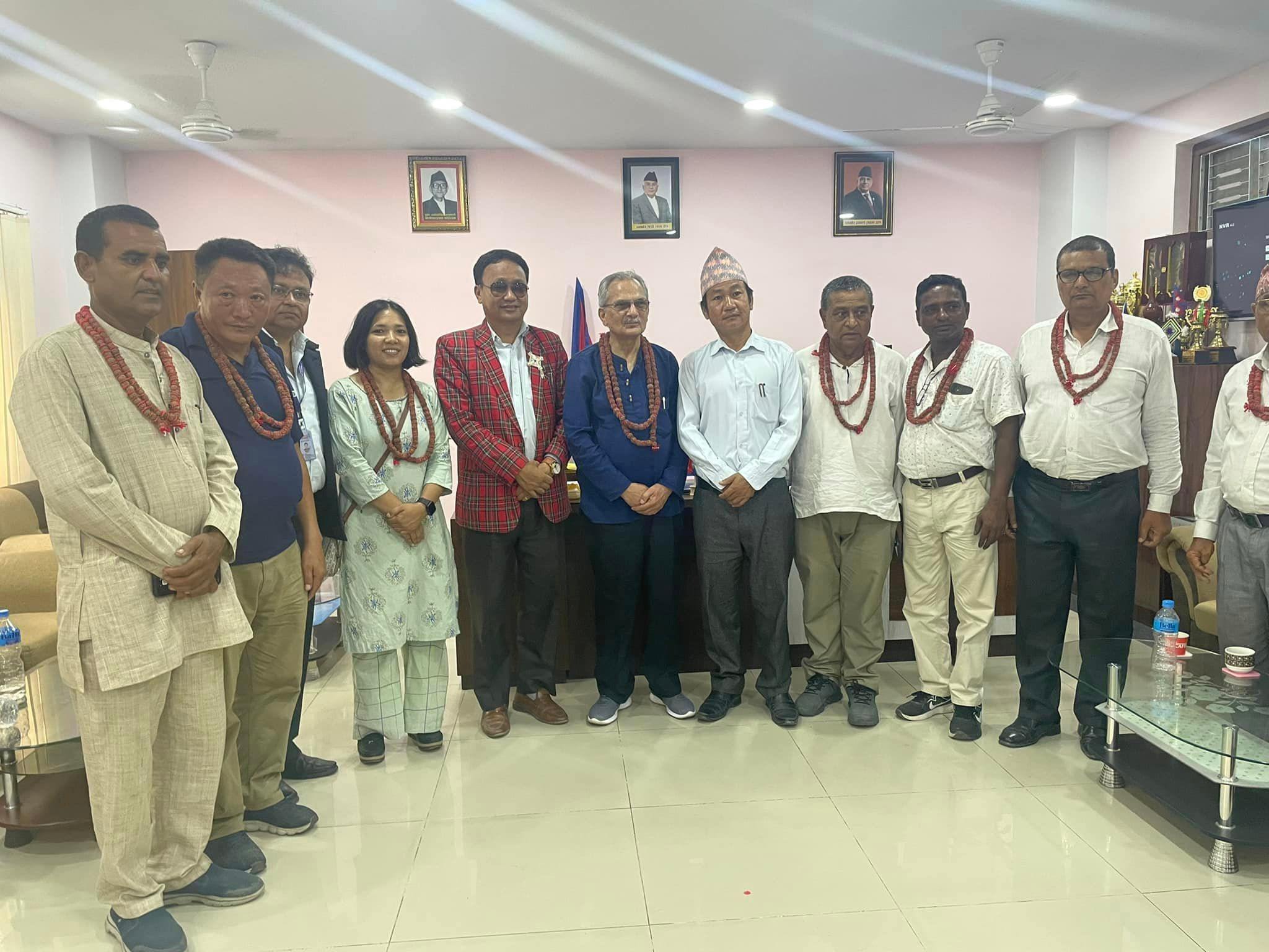 बाबुराम भट्टराईलाई हर्कले गरे रुद्राक्षको मालाले स्वागत