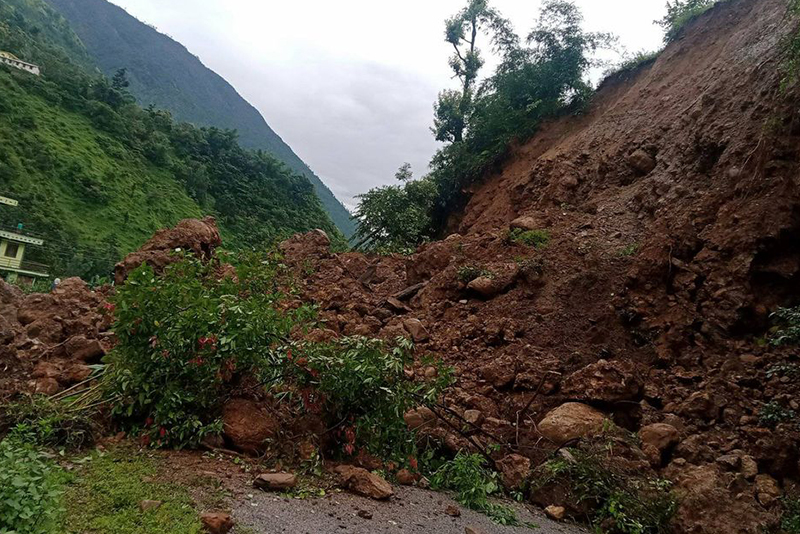 कास्की र लमजुङमा पहिरोमा परी चार जनाको मृत्यु