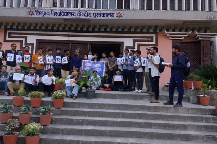 त्रिवि पुस्तकालय २४ सै घण्टा खोल्नुपर्ने माग राख्दै आन्दोलन