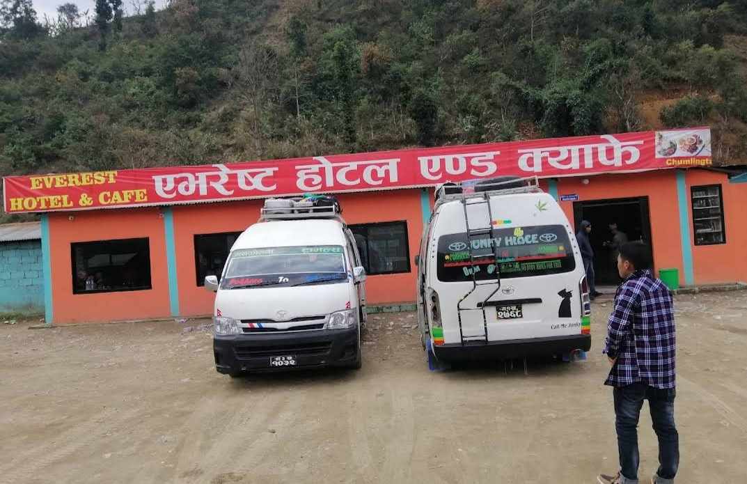 अस्वस्थ खानेकुरा खुवाउने इच्छाकामनाको एभरेष्ट होटलमा सिल