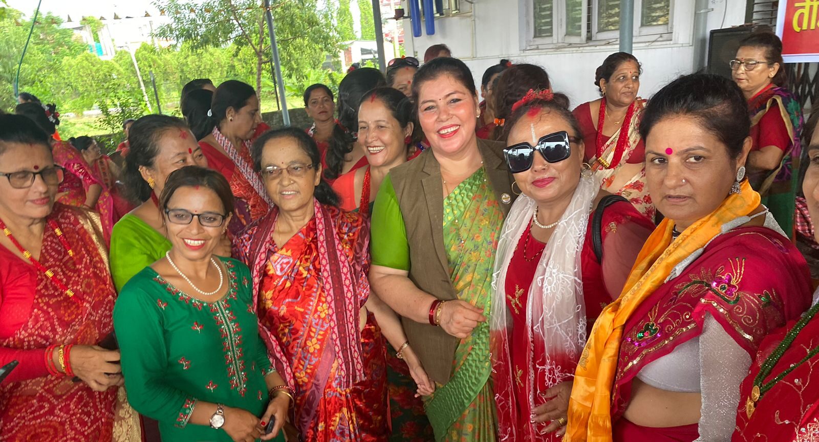 लिपिस्टिक किन्ने पैसाले संविधान किनेर पढ्न मन्त्री अर्यालको सुझाव