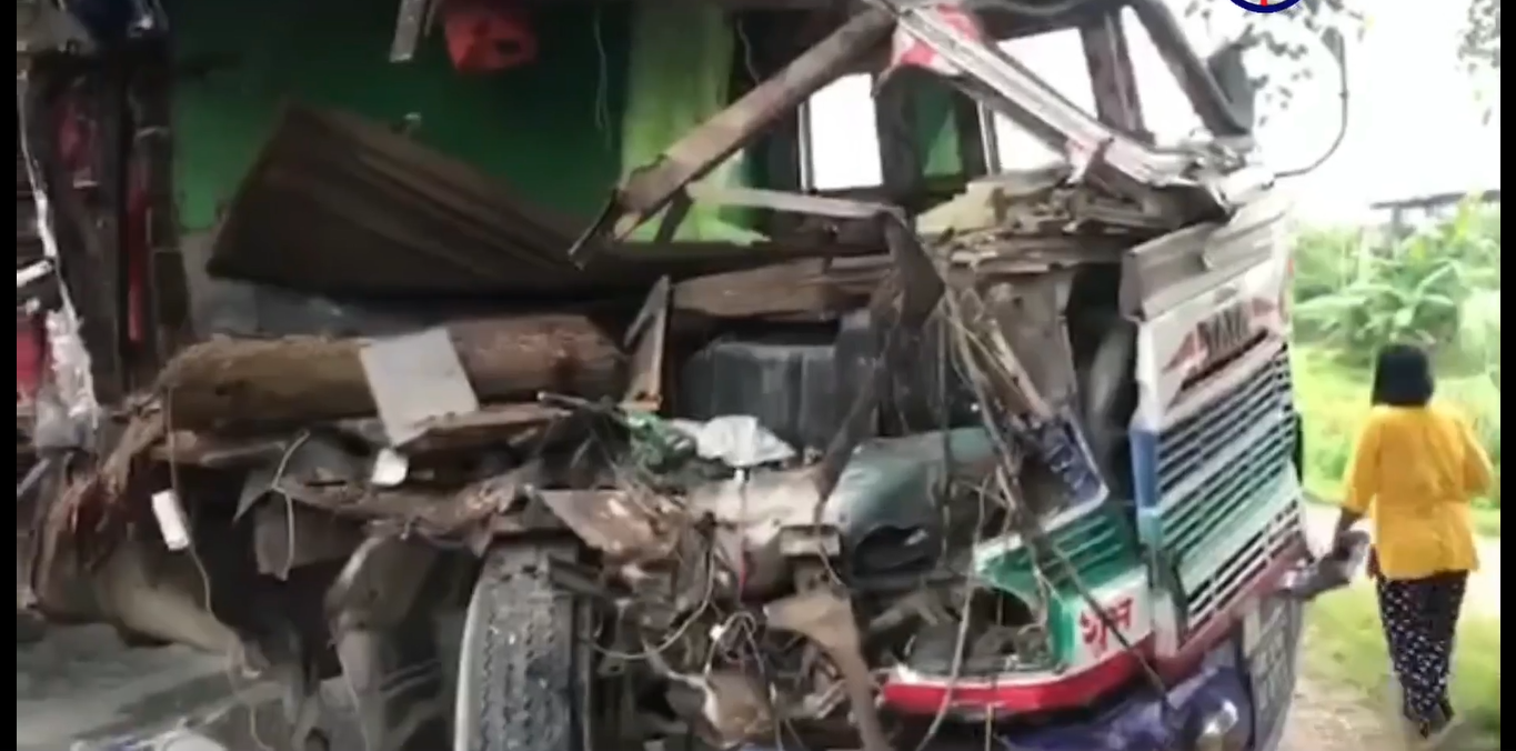 राप्तीको झुरझुरेमा दुई ट्रक आपसमा ठोक्किदा एक जनाको मृत्यु, दुई जना घाइते