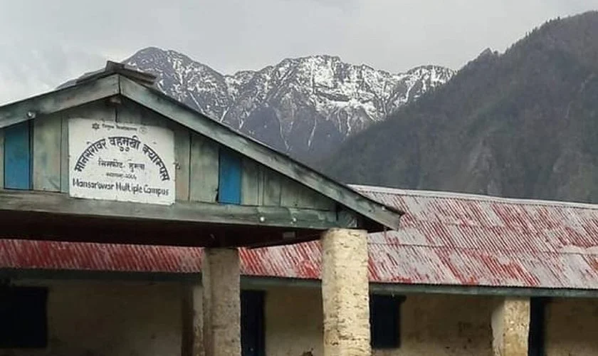 लोडसेडिङका कारण क्याम्पसमा पढाउन समस्या, टर्च बाल्नुपर्ने बाध्यता