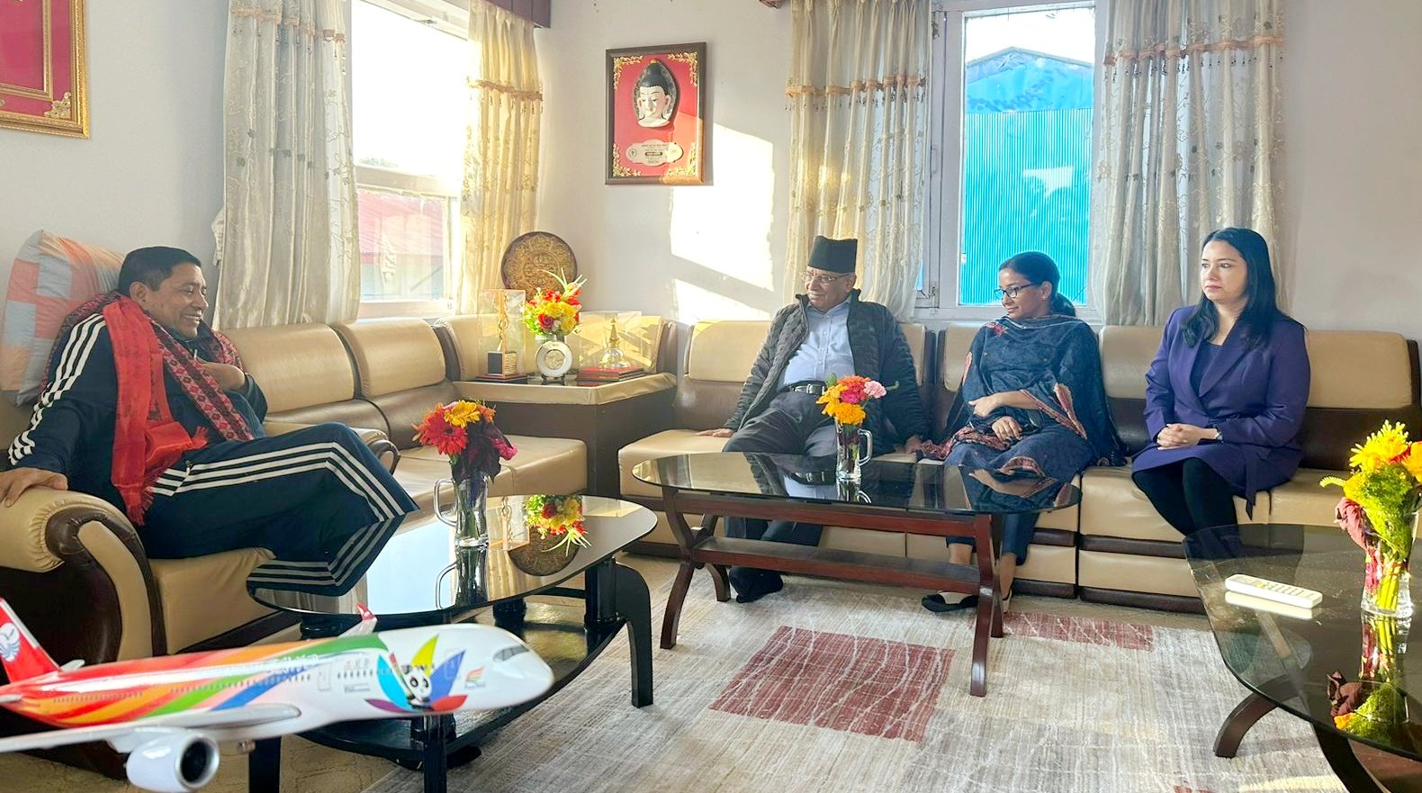 प्रधानमन्त्री प्रचण्डले उपप्रधानमन्त्री श्रेष्ठको स्वास्थ्यवस्थाबारे जानकारी लिए