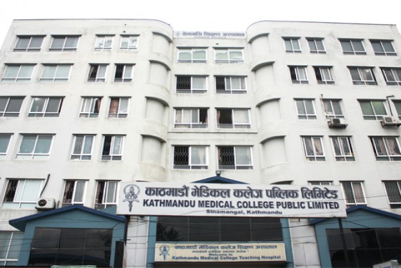 भूकम्पका घाइतेको काठमाडौँ मेडिकल कलेजले निःशुल्क उपचार गर्ने